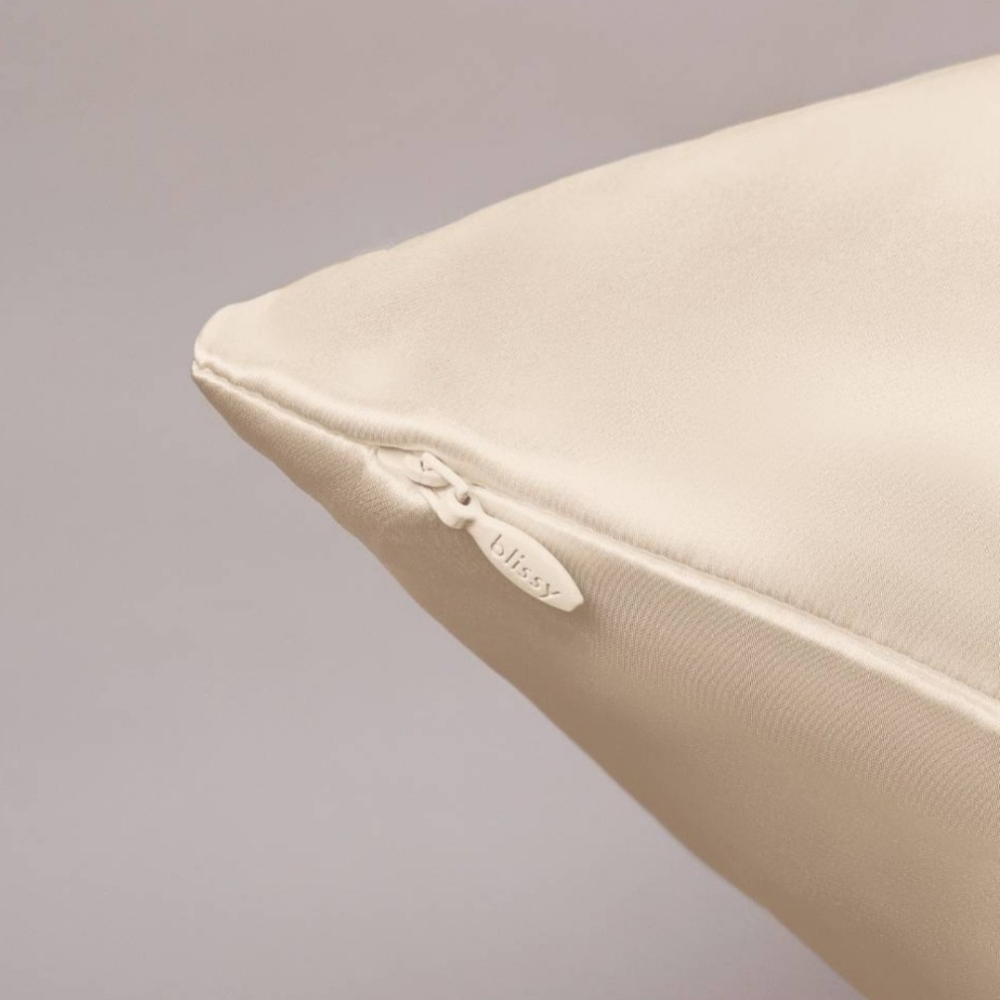 NWT Blissy Mulberry Silk Pillowcase, Natural Beige, Standard/Queen Or King Size - Picture 4 of 9